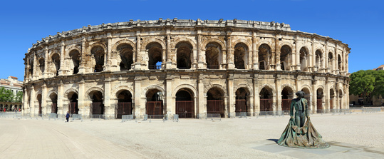 NIMES ville historique du GARD activités multiples